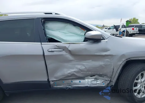 2017 Jeep Cherokee Latitude 4X4 from USA, damaged, VIN 1C4PJMCS3HW647520